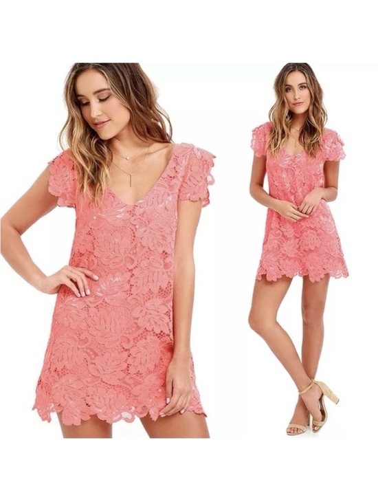 BB Dakota Dresses & Skirts - BB Dakota Coral Lace Mini Dress